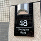 Solarbetriebenes Hausnummernschild